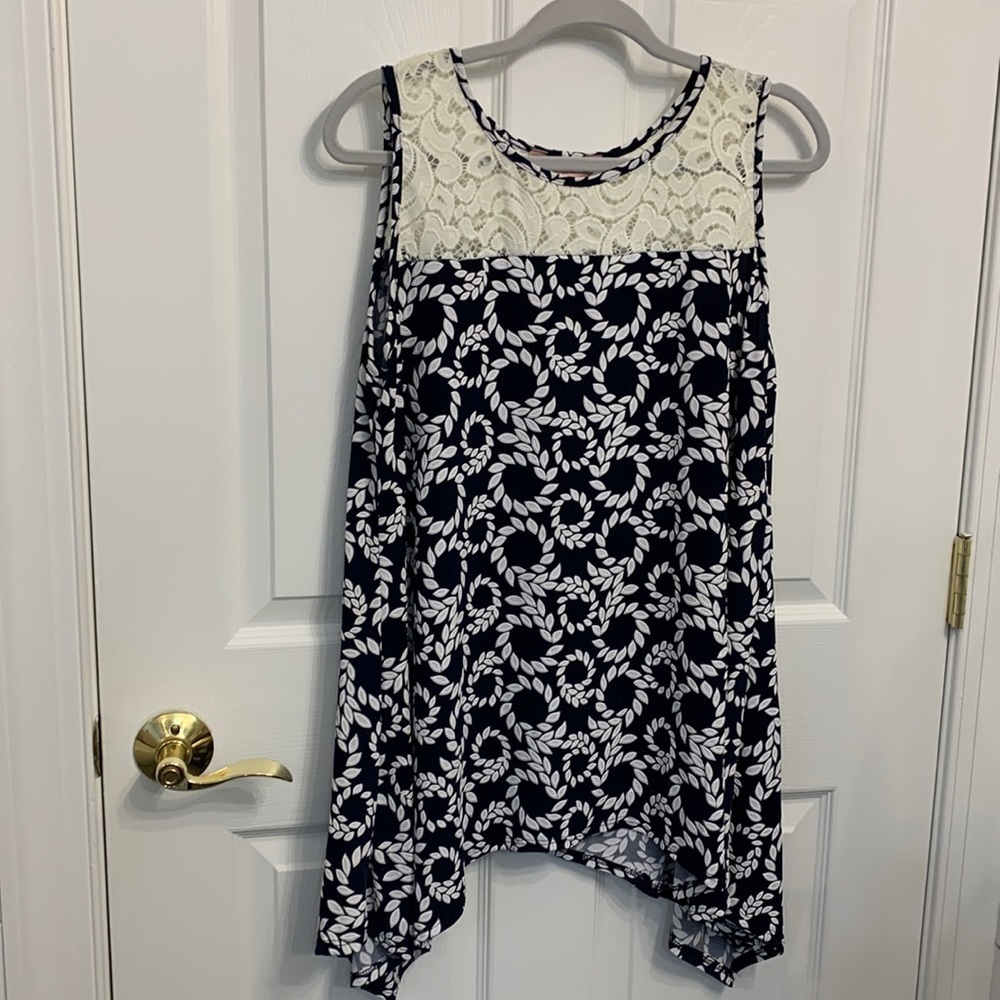 SJS Plus size dressy tank top lightweight, stretchy, lacy size 2X